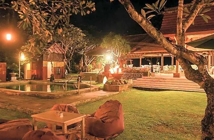 佩尼达海景酒店 3* サヌール