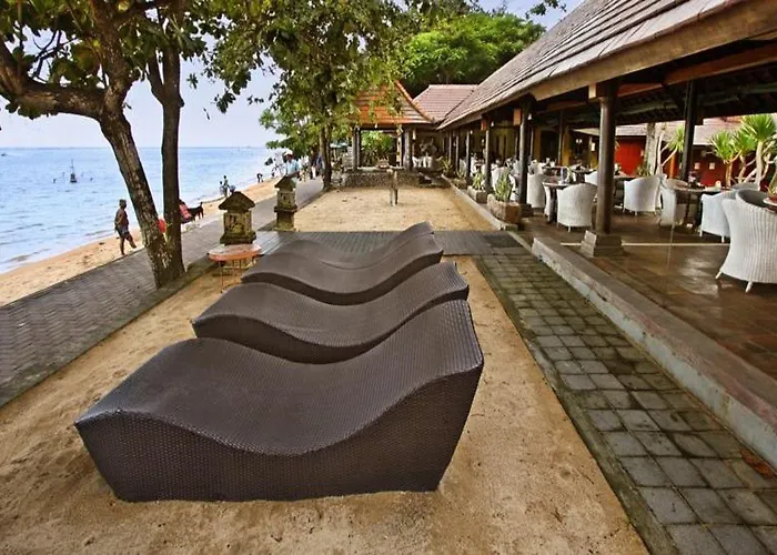 佩尼达海景酒店 サヌール