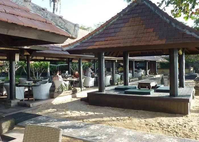 佩尼达海景酒店 サヌール